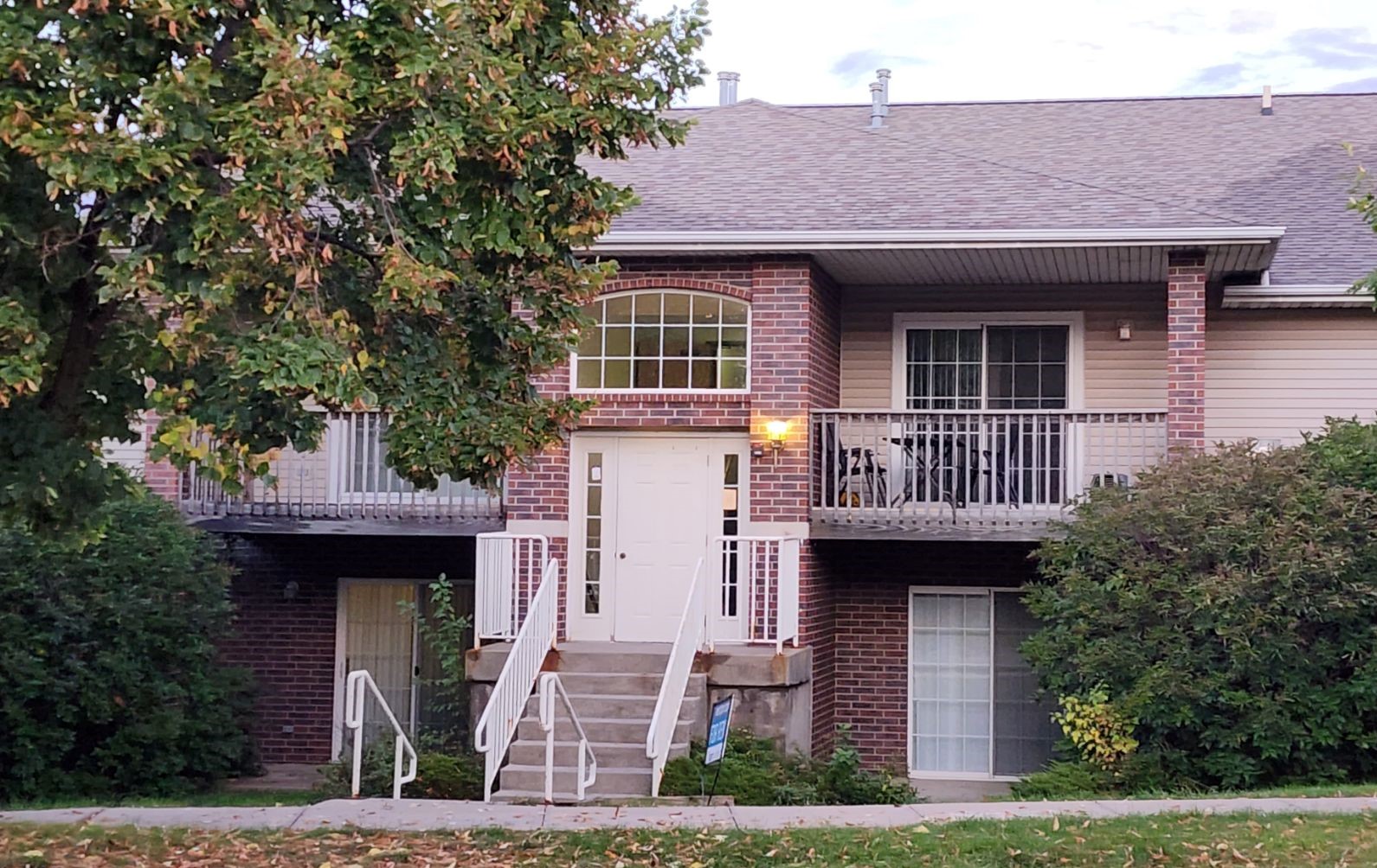 Westside Drive 1001-1015