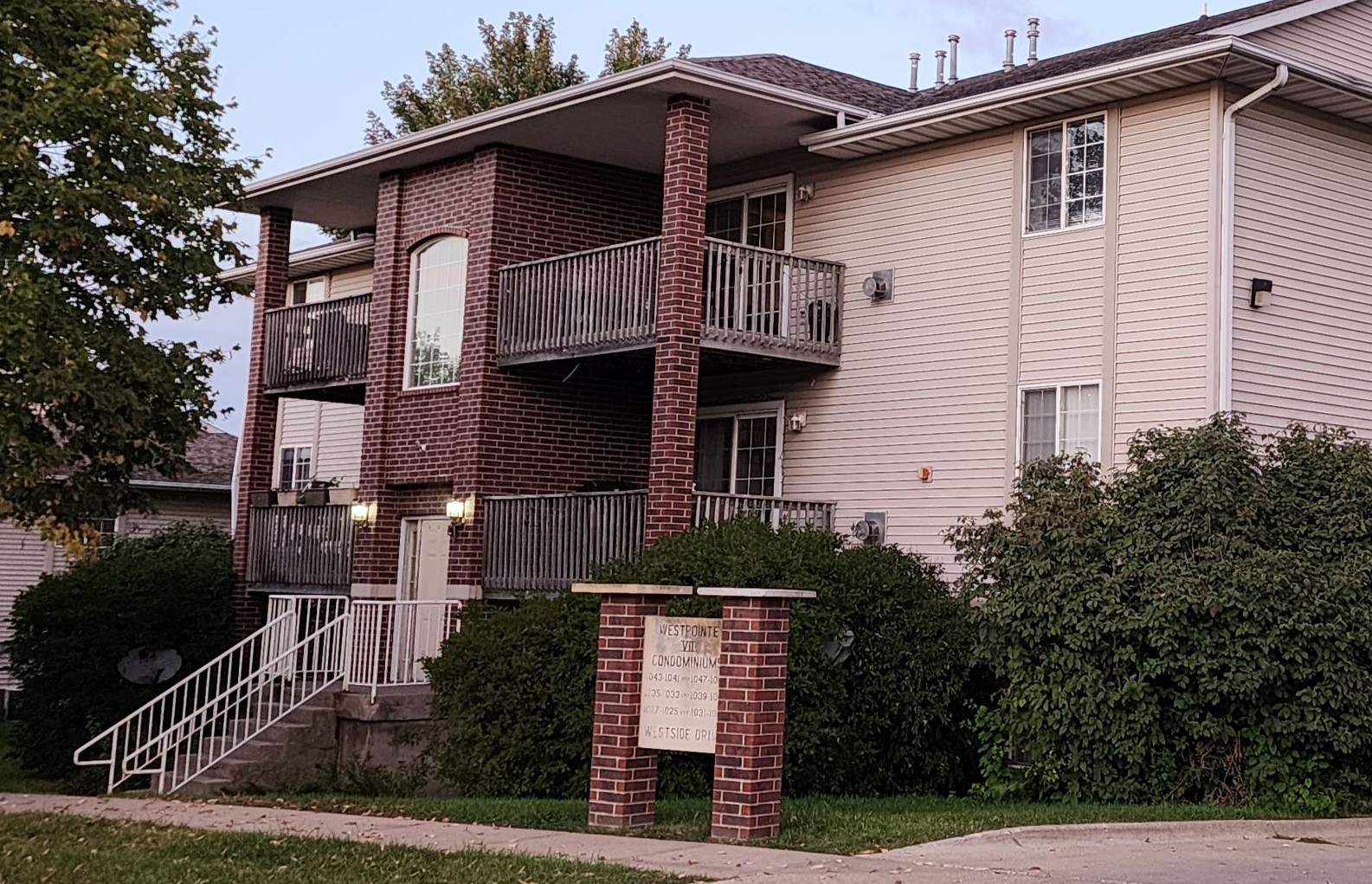 Westside Dr. 1025-1047
